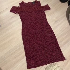 4/$20 💃 Off The Shoulder Lace Fitted Dress